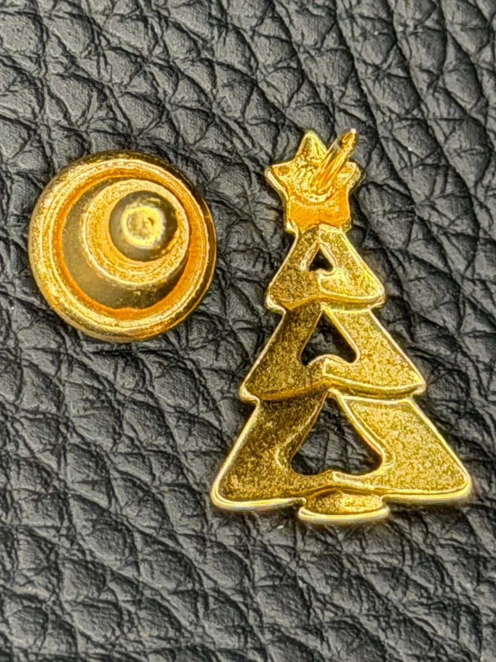 Vintage Gold Tone Christmas Tree Pin Brooch w/Red Crystal .5